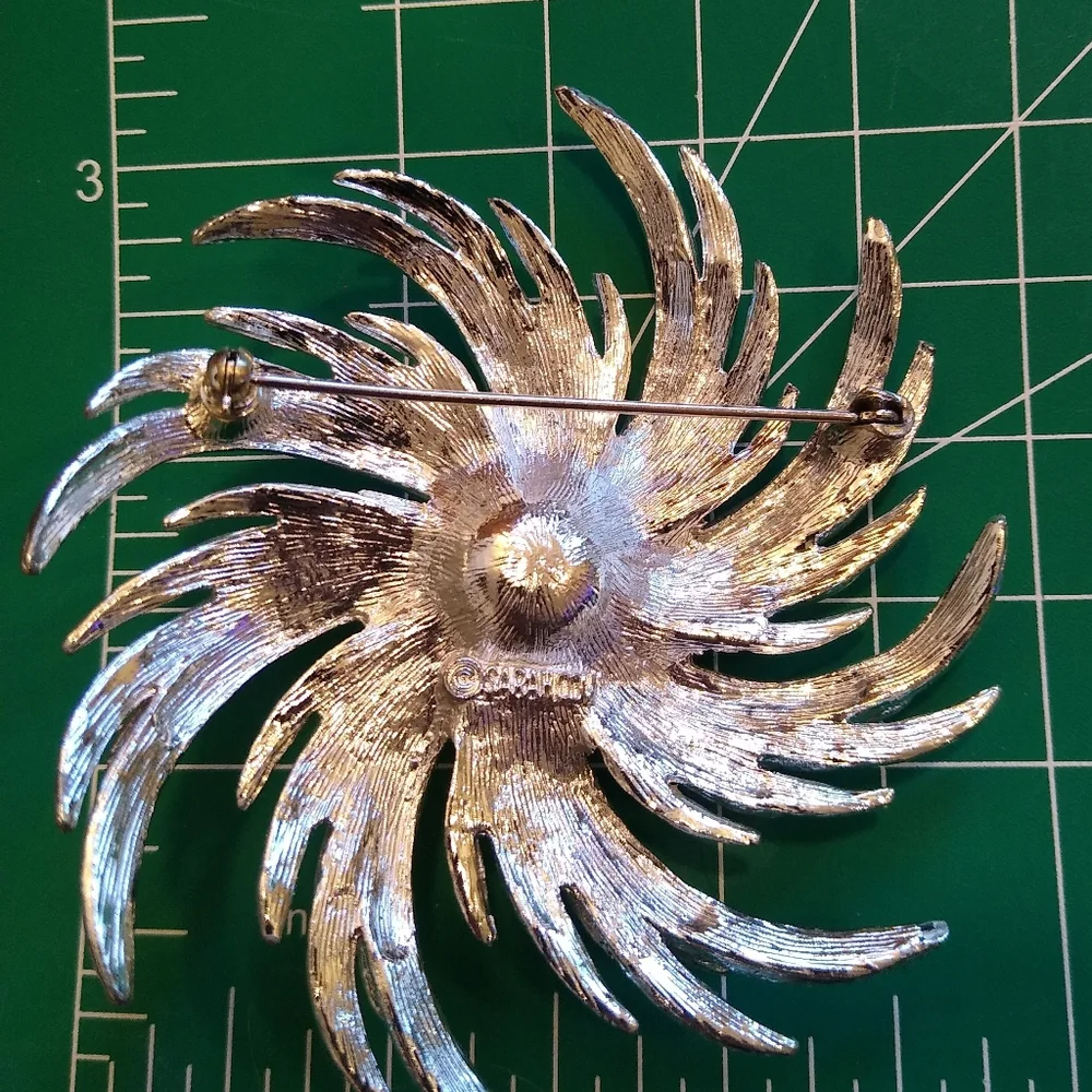 SC Sara Coventry Brooch Set